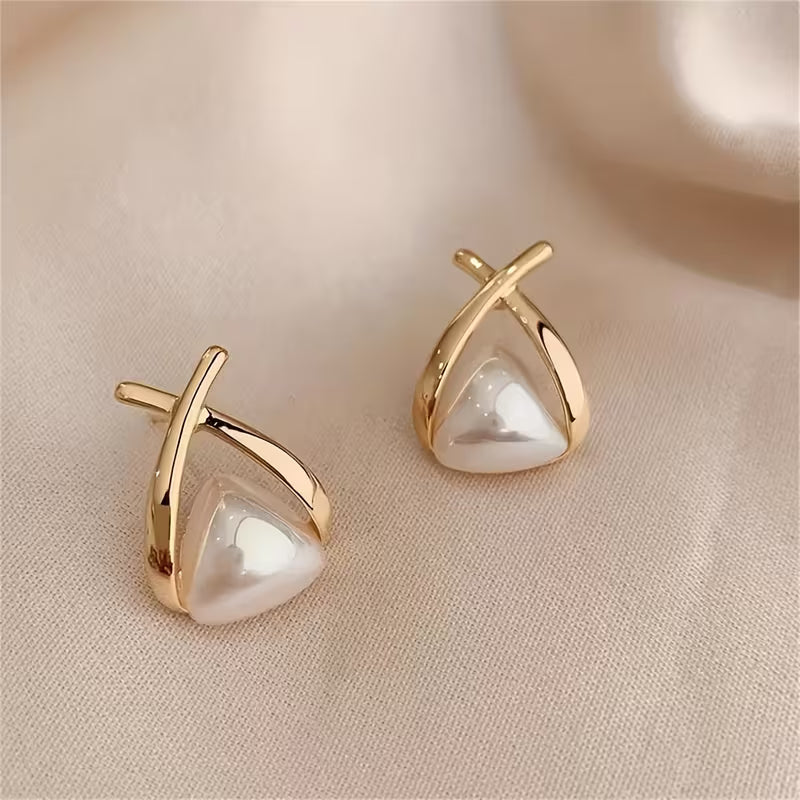 Classic Elegant Minimalist Imitation Pearl Stud Earrings