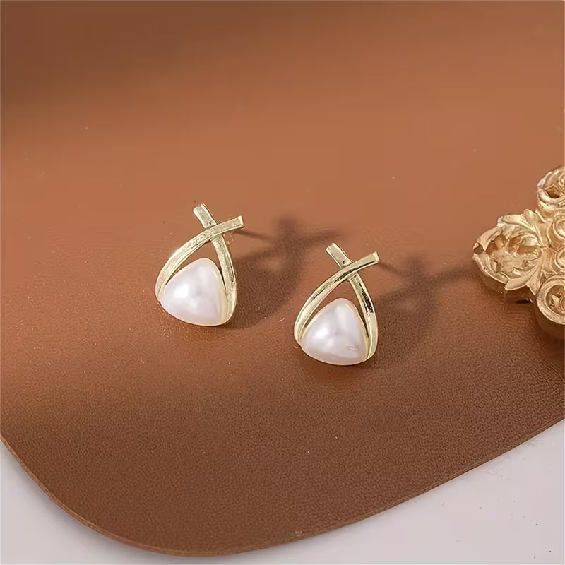 Classic Elegant Minimalist Imitation Pearl Stud Earrings